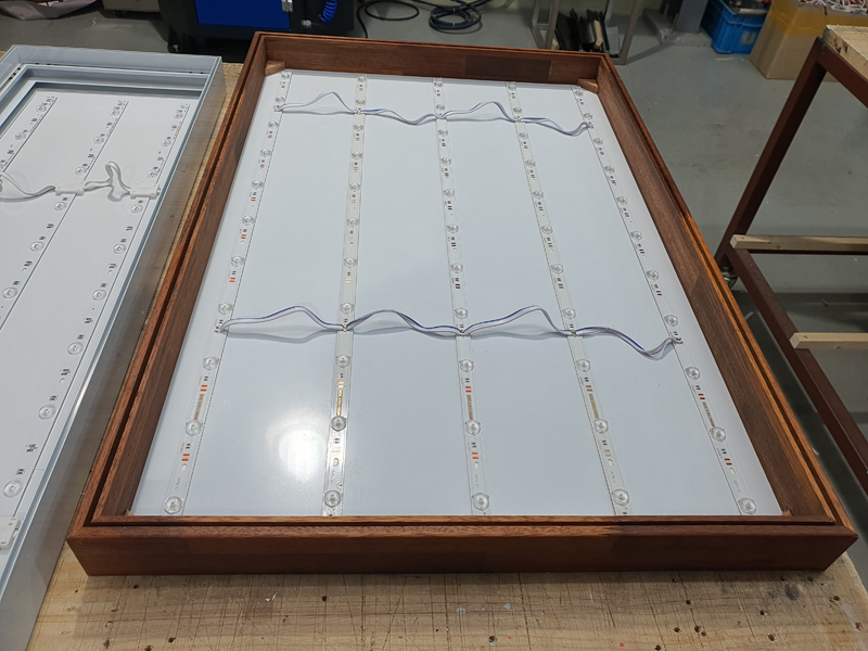 5. 나무 간판 LED 조립